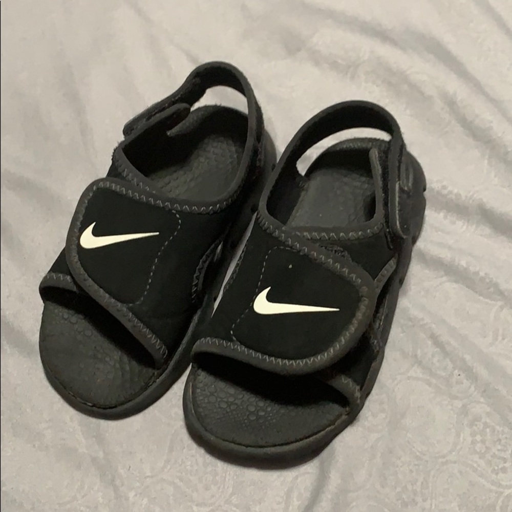 Nike sandals size 7